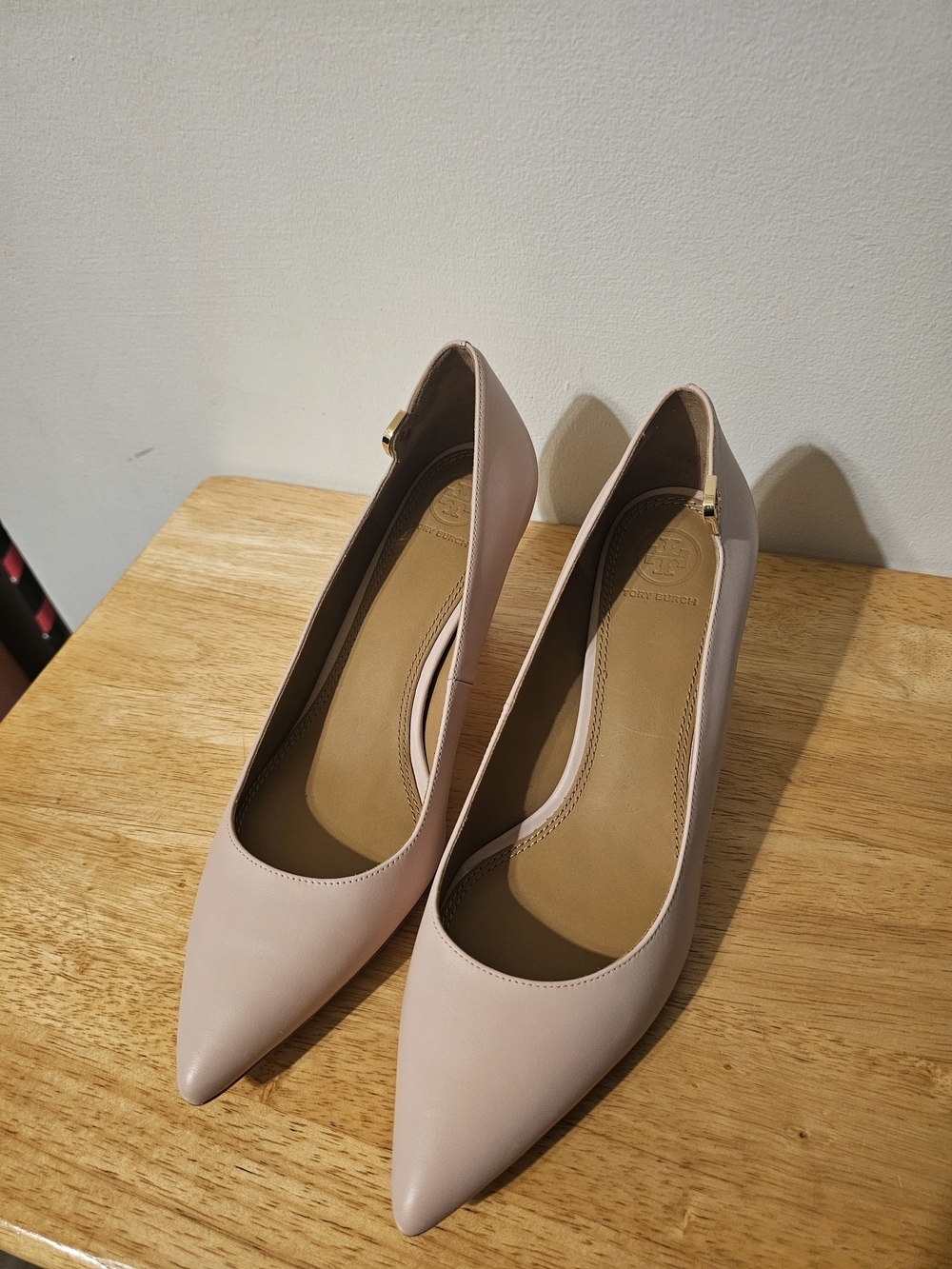 NWOT Tory Burch Pointed Toe Leather Pumps in Light Pink/Blush Pink